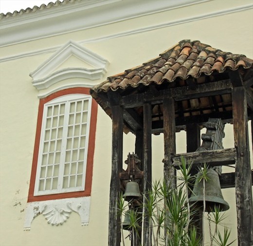 Bells, Cidade de Goias
