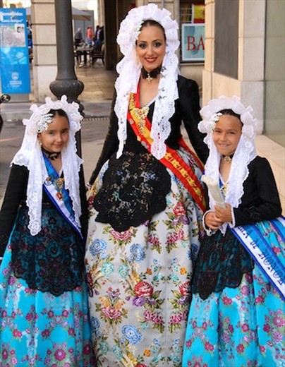 Dressed for a fiesta, Alicante
