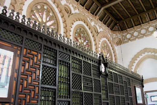 Moorish influences even in the railway station