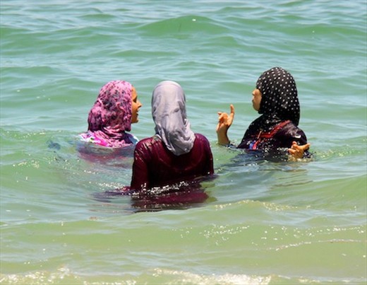 Day at the beach, Muslim-style, Oualidia
