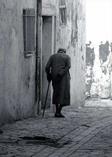 Old man in the medina, Kairouan