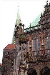 Statue of Roland, patron of Hanseatic merchants, Bremen: by vagabondstoo, Views[610]