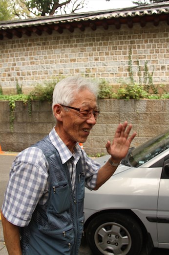 Friendly Korean giving directions