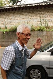 Friendly Korean giving directions: by vagabondstoo, Views[511]