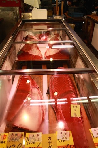 Sushi on the hoof, Tsukiji Fish Market