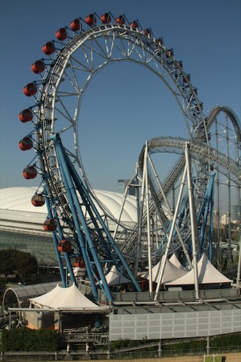 Tokyo Dome and ferris wheel, Suidibashi