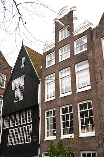 The oldest building in Amsterdam (1477) Begijnhof