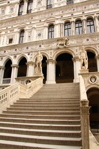 Stairway of the Giants, Palazzo Ducale