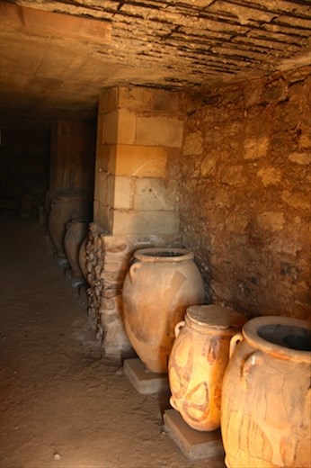 Magazine with amphora, Phaestos