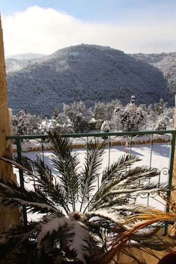 Snowed in, Dier al Oumara