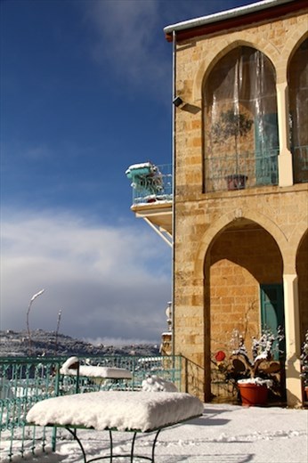 Snowed in, Dier al Oumara