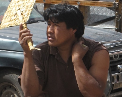 A sunny day in Saquisilí Market