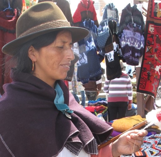 Spinning in Saquisilí Market