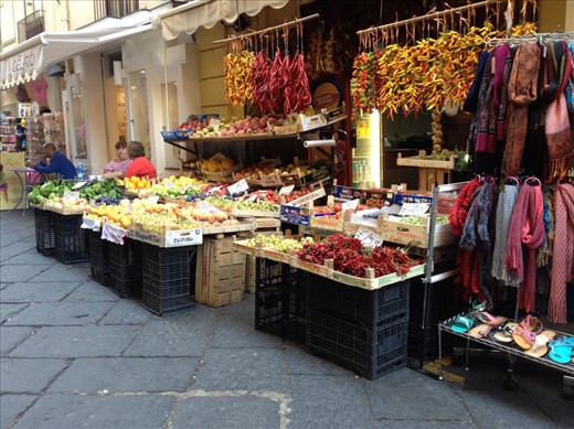 Produce vendor in Sorrento