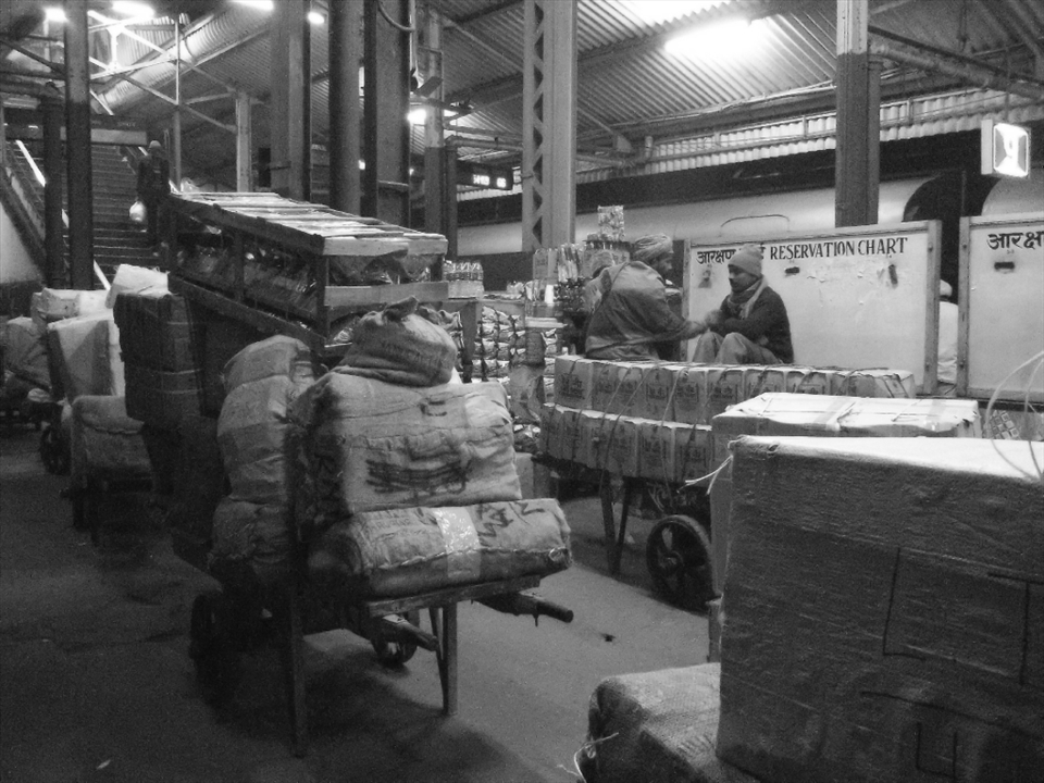 Coolies, workers(who load stuff in the trains luggage compartments ) and shopkeepers usually know each other. I have seen them sharing laughter's, having discussion and even getting angry at each other at times. Though they   have no common tasks, still they come in contact with each other and become friends. In their free times they sit together and discuss their up's and down's in life and days.