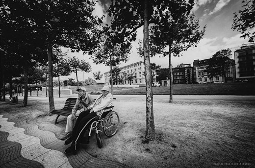 Starting my day taking photos in Dusseldorf's streets with this one.