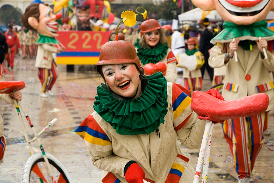 Big Parade What if it rains; Nothing stops the fun of 40.000 people from paradin