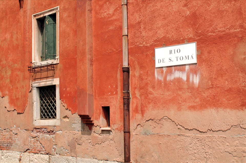  5. a genuine fresco made by the time itself and a wall near a canal that shows its layers of building materials. The result is a complex range of colours and the narration of the history of the city that barely and strenuously continue to fascinate out of any time
