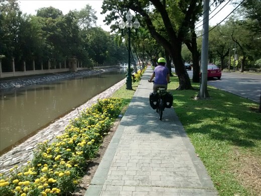 What we wish biking in Bangkok was!
This is next to the royal residence, this sweet path only lasted one block unfortunately. We enjoyed every second.