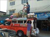 Songthrew unloading :)
Was a very pleasant ride, very thankful for the 