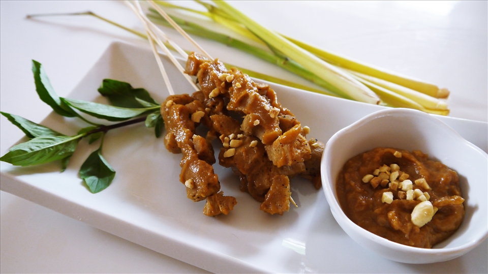 Indonesian Vegan Satay with Peanut Sauce using a smaller TVP.  