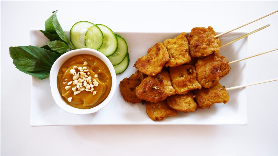 Indonesian Vegan Satay with Peanut Sauce using a large-size TVP.