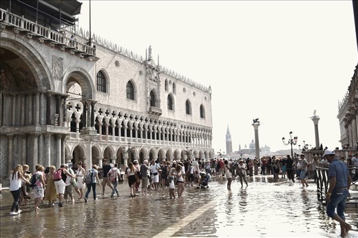This is Venice,Piazza San Marco: the surprise, finding high water in a sunny day