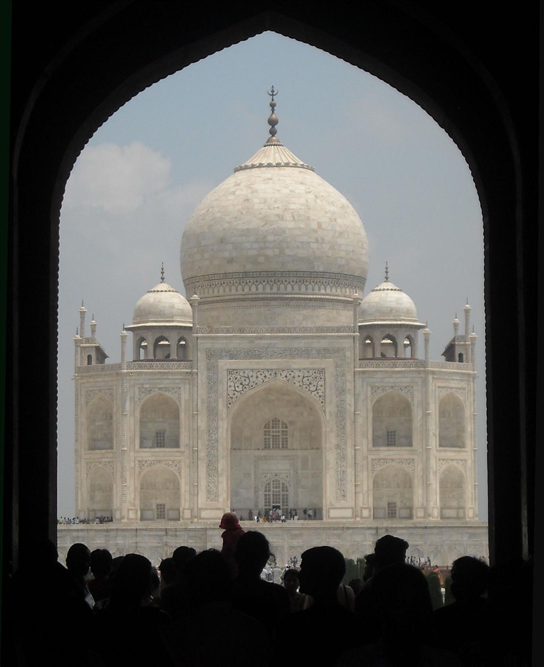 Taj Mahal, agra called as one of the 7 wonder of world which does'nt need introduction. An immensive beautiful structure made as a symbol of love and devotion.
