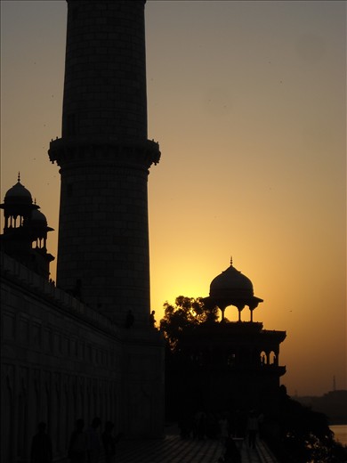 sun sets just at the back wall of taj over the bank of yamuna. 