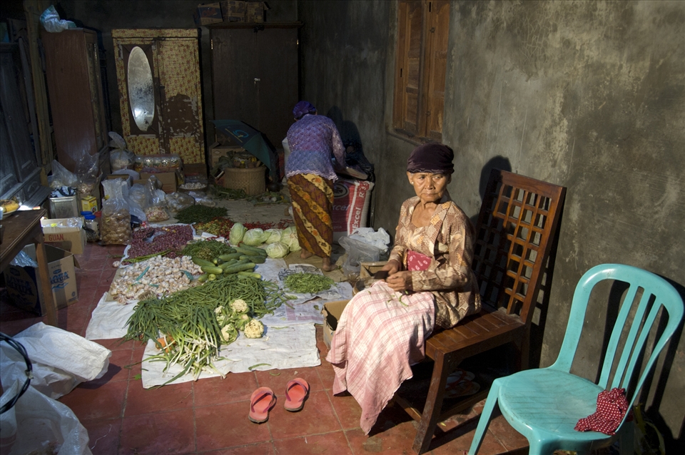 1. Behind the scenes of a traditional Javan wedding ceremony, the kitchen is the busiest place to be. A moment captured when a wedding camera team member came and helped me to light up a dark scenery. Taken in Tawangsari, Jawa Tengah, Indonesia, january of 2012. Technical equipment: Nikon D50, lens AF-S DX NIKKOR ED 18-55mm 1:3.5-5.6G, auto exposure