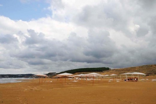 As we were leaving the beach we experienced a strange condition of being put in a place, which lived its life but it doesn’t anymore. Like you were visiting the past. But maybe it is like that with all seasonal areas. It lives its life during the summer and in the winter it just stays to wait for another possible life. 