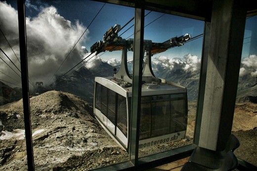 Using modern technology to close in to basecamp. Twin rope - funifor.