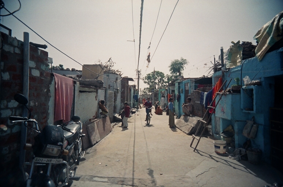 A little village in Jaipur. I was went on a volunteering program in the school here. This is an ordinary after school time in the little village, children are playing outside and all the village is their playground.