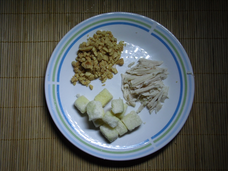 chicken, peanuts, croutons