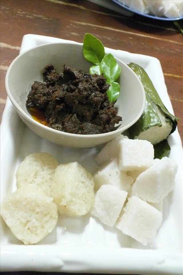 Beef Rendang Terlagi-lagi, an aromatic Malaysian dry beef stew.