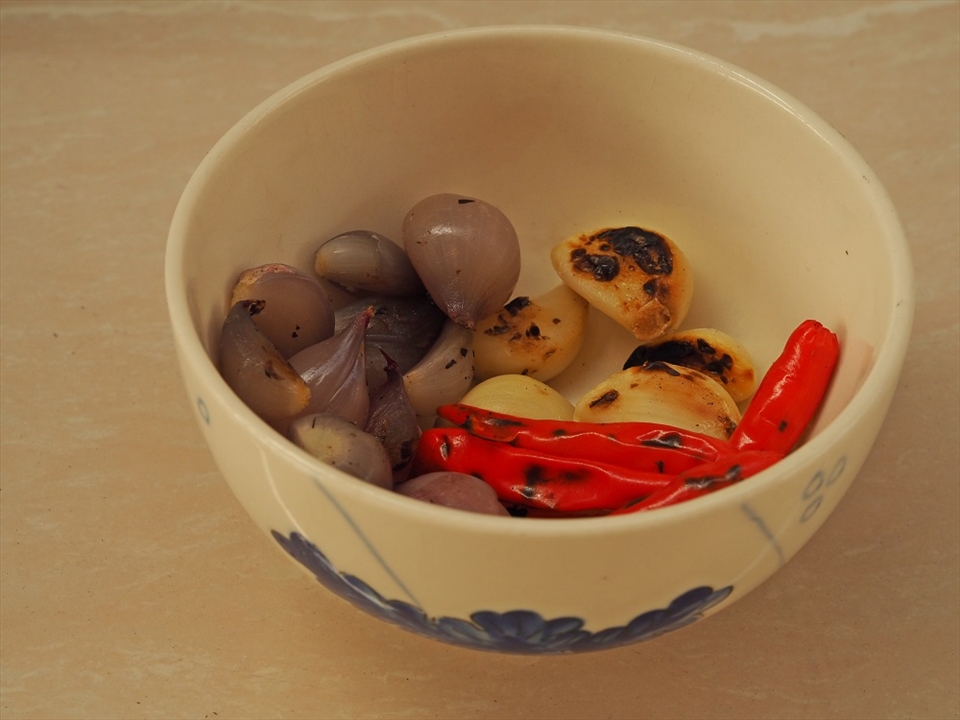 Grilled chilies, garlics and red onions.