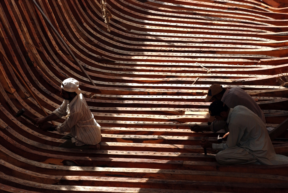 Workers in the lighter(ship)