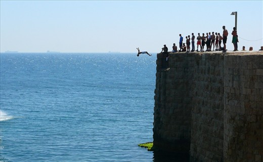 Kamikaze Jump.
A bunch of friends challenging their fears jumping off the walls of Akko; their way of celebrating the Shabbat, the traditional day of restfor the Jewish culture, gathers an excited audience of locals and turists.
The strong fortification wall, started by the crusaders around 1500 years ago and reconstructed by the arabs in 1750, resisting to the attack of Napoleon's Navy, pays tribute to the abilty of the people through all history.