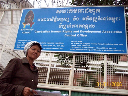it’s almost 10 years now that she searches tirelessly for justice after a wealthy family claim ownership and build house on a land that she believe is belong to her father and has cleared the bushes to plant vegetables. 