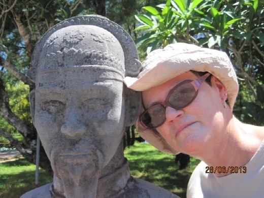 Good looking - Tomb 2 - Hue