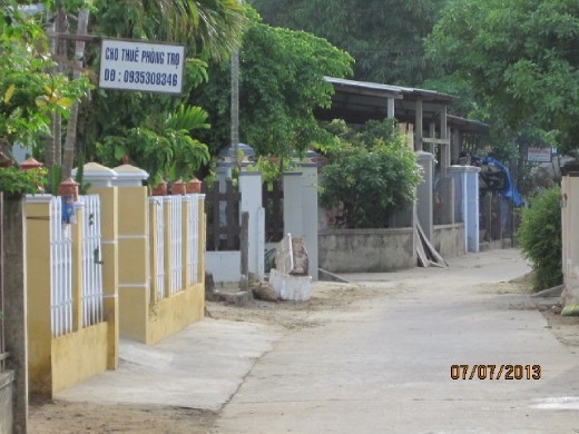 Cam Chau village streets