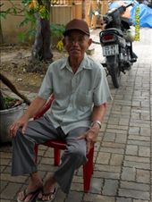 Dad is watching and wanted his photo too.: by wendyandkevin, Views[443]