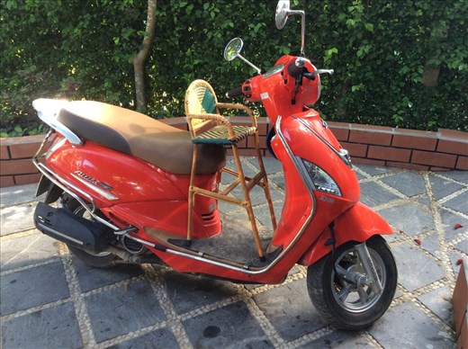 No safety standards here. Baby seat. 