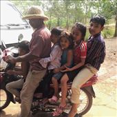 A common sight of family off on an outing. : by wendyandkevin, Views[384]