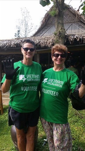 Susie and I ready to start collecting the rubbish. 