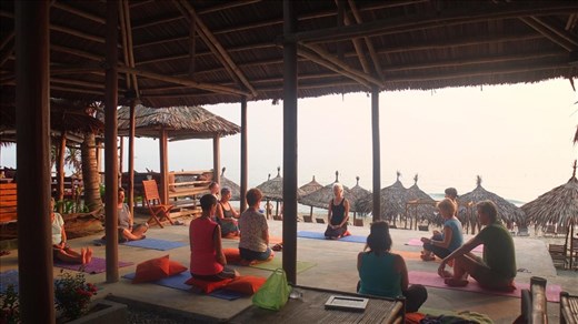 Yoga by the beach. See me!