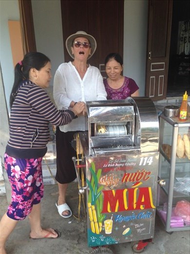 Monika making sugar cane juice 