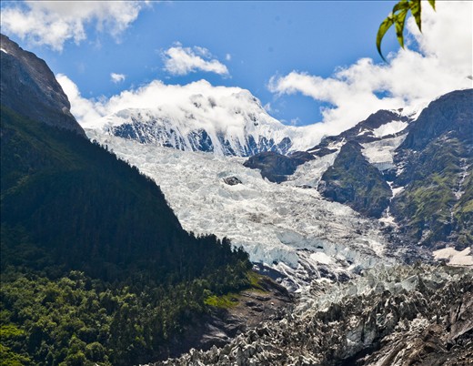 Mingyong Glacier of the Kawagarbo. 