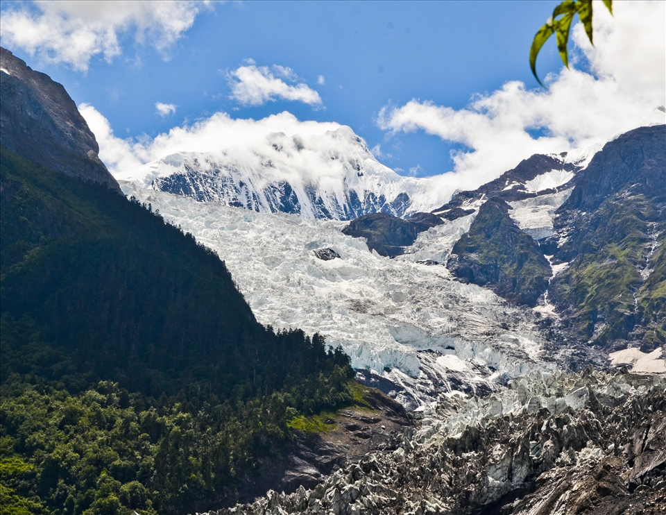 Mingyong Glacier of the Kawagarbo. 