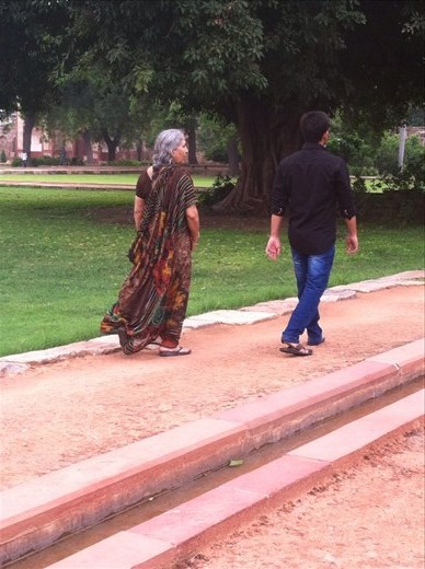 I was trying to take a picture of something else when this lady's outfit caught my eye. My favorite picture of the day. 